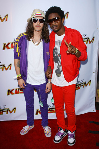 Illustration for article titled B-List Stars Wear B-Plus Duds At Wango Tango